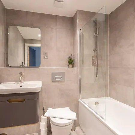 Zeni, Ouse Court Contemporary 2 Bed Flat