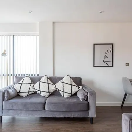 Zeni, Ouse Court Contemporary 2 Bed Flat