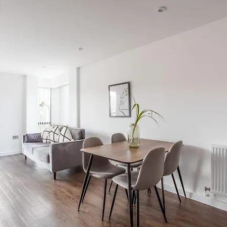 Zeni, Ouse Court Contemporary 2 Bed Flat York