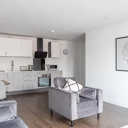 Zeni, Ouse Court Contemporary 2 Bed Flat Apartment