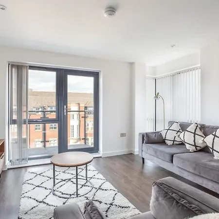 Zeni, Ouse Court Contemporary 2 Bed Flat *