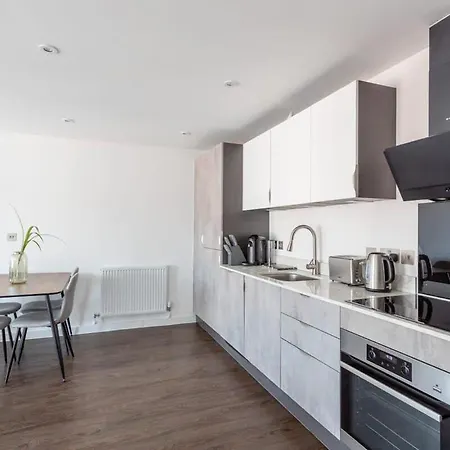 Zeni, Ouse Court Contemporary 2 Bed Flat * York
